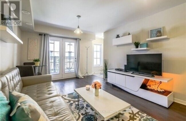 Building Photo - 2441 Greenwich Dr