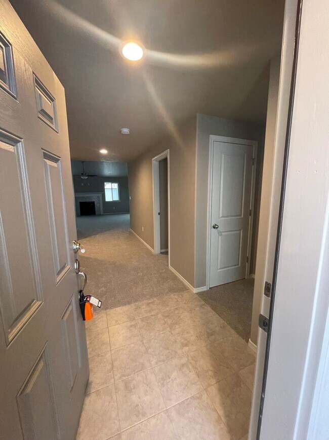 Building Photo - 3bd/2ba Brand New Home in West Valley! (Mo...