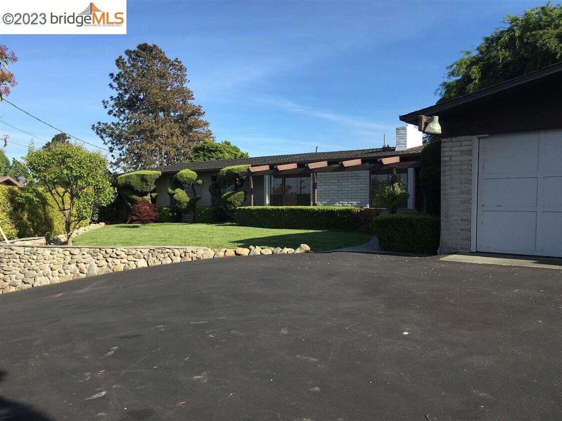 Foto principal - 23 Bishop Pine Ln