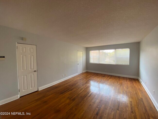 Building Photo - 3005 Walton St