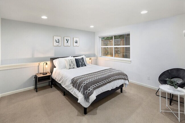Foto del edificio - 1215 Dexter Ave N