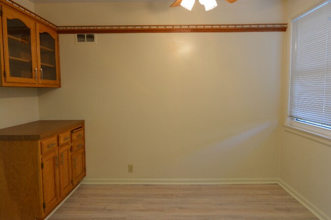 Foto del edificio - Updated Two Bedroom is Now Ready!