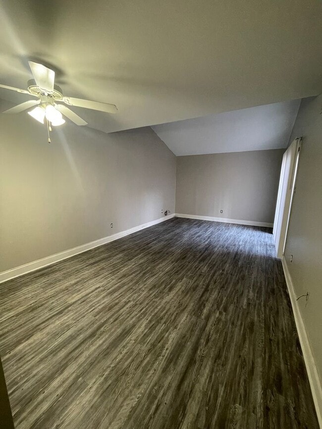 Foto del edificio - Welcome to this charming 1-bedroom, 1-bathroom Apartment, located in the vibrant city of Charlott...