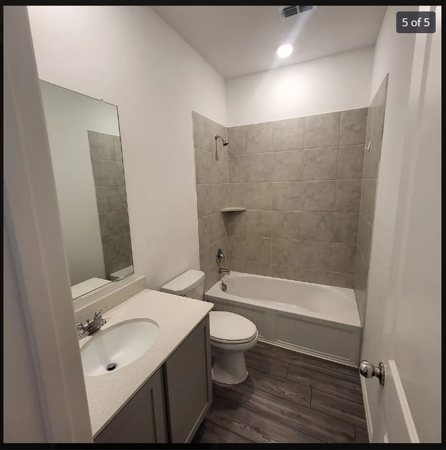 Shared Bathroom - 7112 Crepe Myrtle Ave