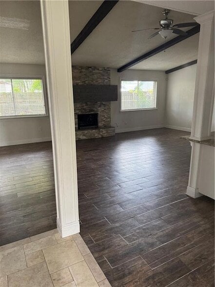 Building Photo - 306 Clover Dr