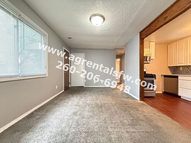 Building Photo - 2 Bedroom House