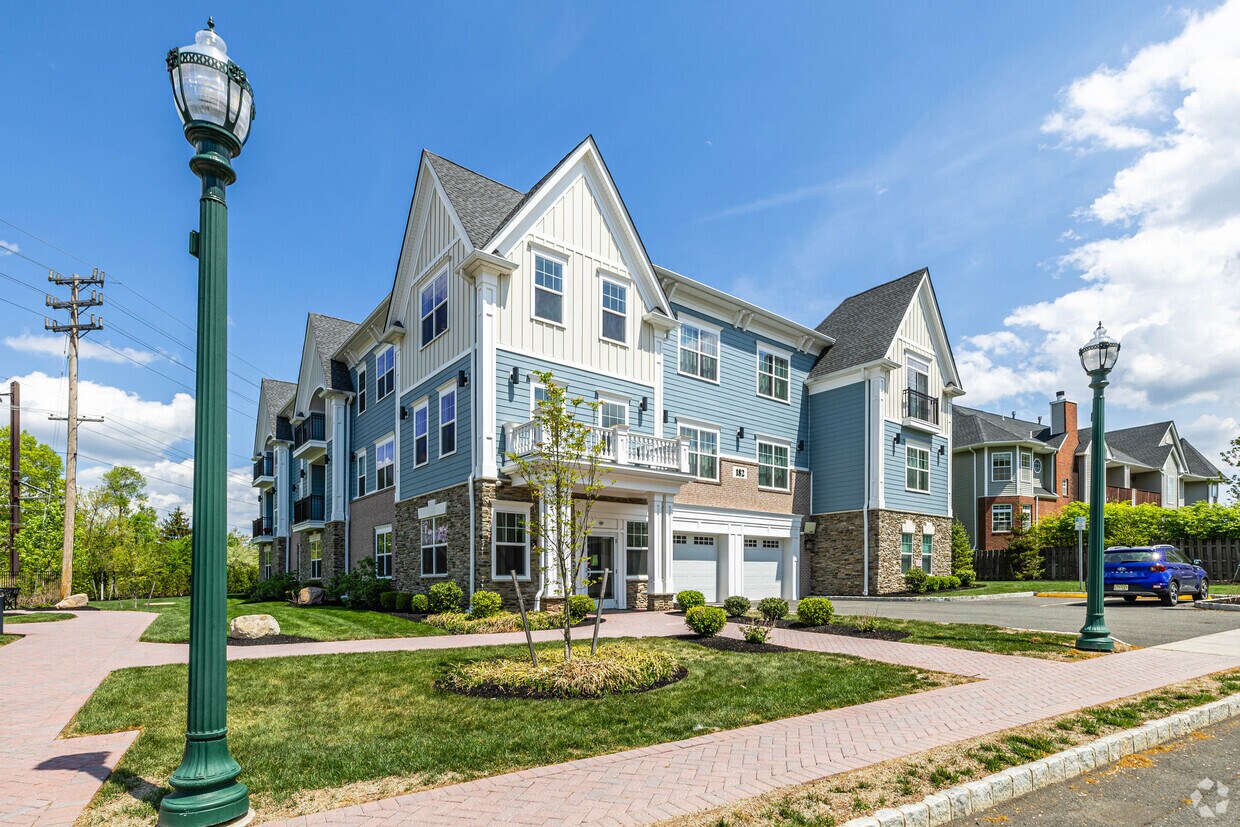 Foto principal - 182 Plainfield Ave