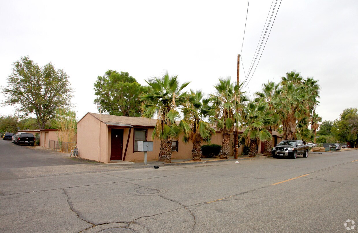 Primary Photo - 9470-9492 Ben Nevis Blvd