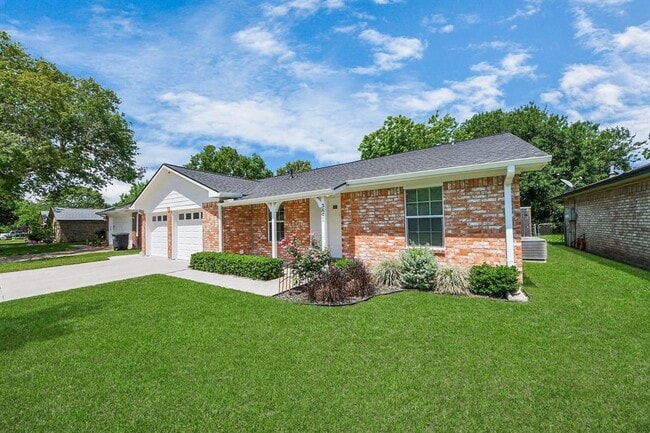 Building Photo - 3845 Jasmine Dr