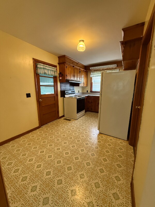 Building Photo - 490 Sunliner Dr