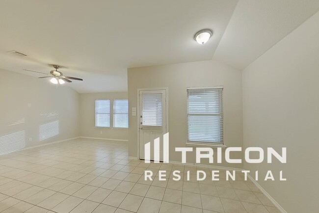 Building Photo - 1308 Basswood Ln