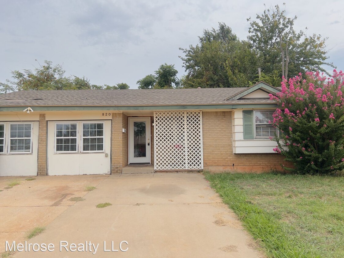 Primary Photo - 3 br, 1 bath House - 820 N Gale
