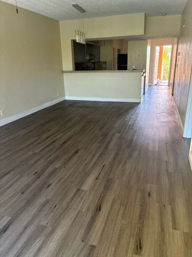 Foto del edificio - 8284 NW 24th St