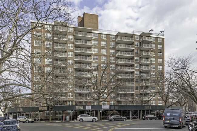 Building Photo - Oak Towers