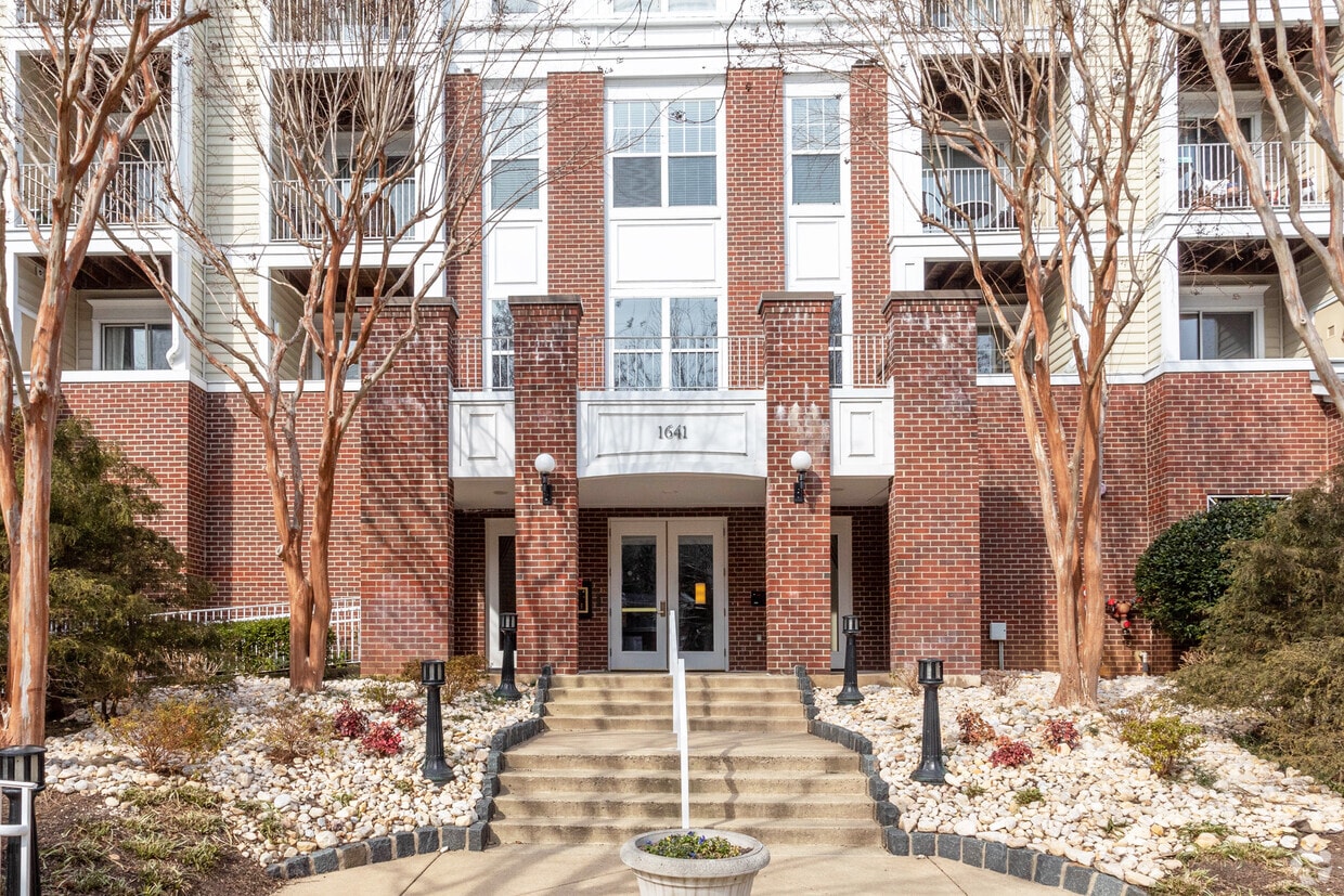 Lillian Court Apartments in McLean VA Apartments com