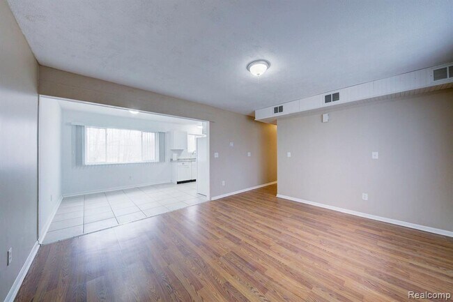 Building Photo - 217 Glenmoor St