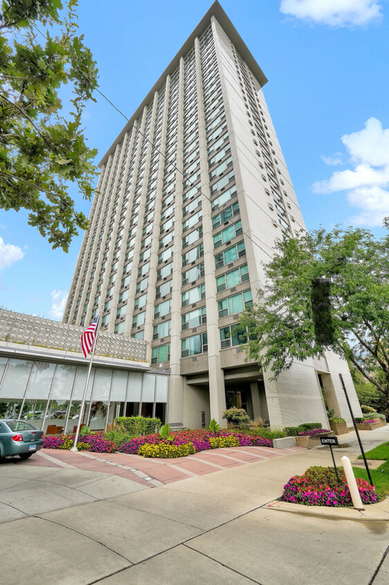 Foto principal - 3600 N Lake Shore Dr