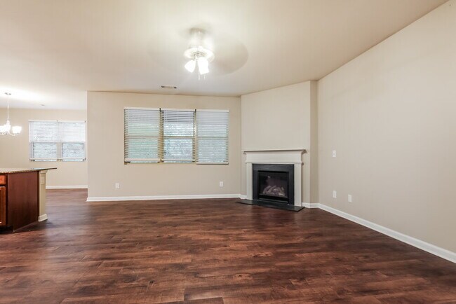 Foto del edificio - 700 Feldwood Ln