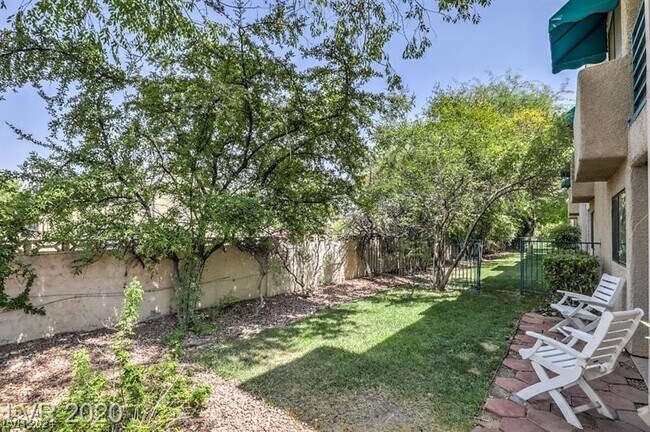 Foto del edificio - 2140 Pinetop Ln