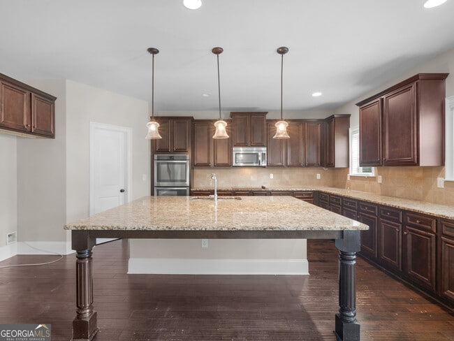 Building Photo - 185 Regency Pl