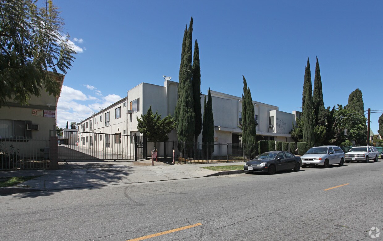 Edificio - 8335 Willis Ave