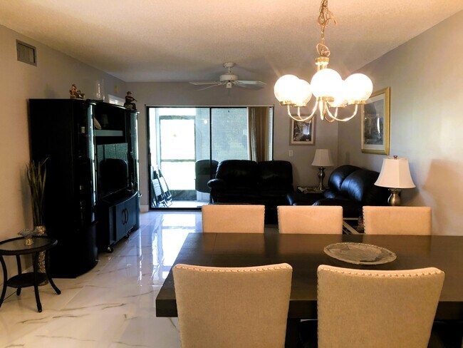 Foto del edificio - 4570 Lucerne Lakes Blvd