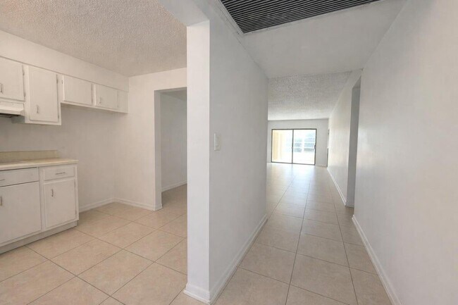 Foto del edificio - 9440 SW 8th St