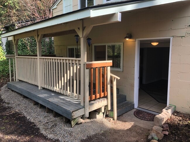Building Photo - 1535 Madrona Point