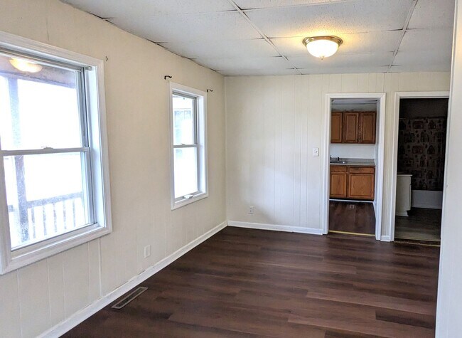 Building Photo - 1112 Maple St, 2 bedroom house
