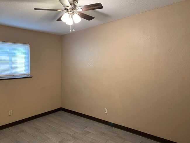 Building Photo - 226 Cherry St