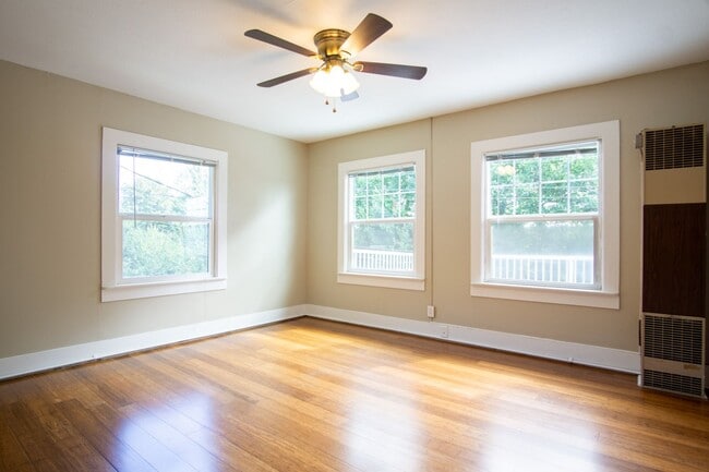 Building Photo - John's Landing 2nd Floor 1Bdr w/Hardwoods,...