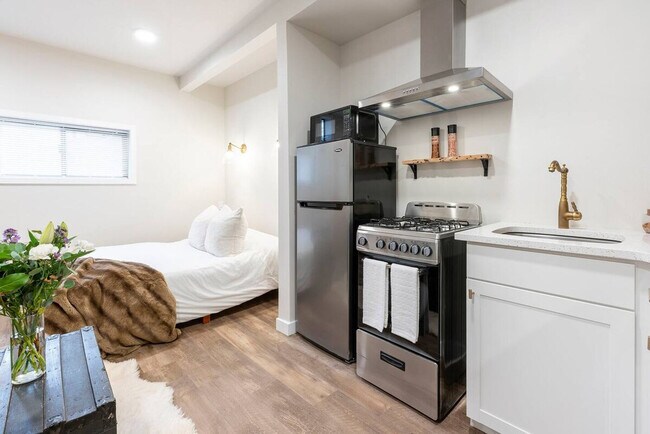 Foto del edificio - 611 N Cedar St