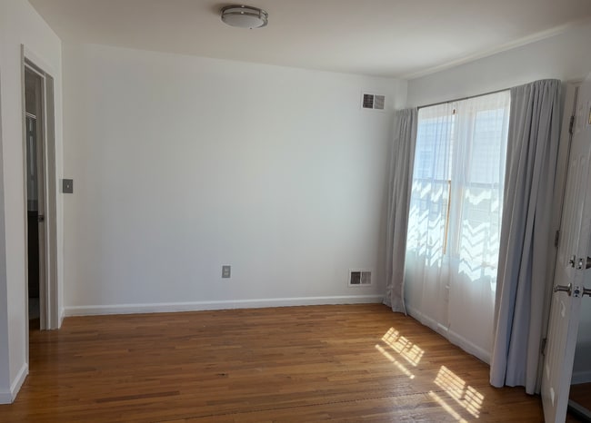Building Photo - 1157 67th St