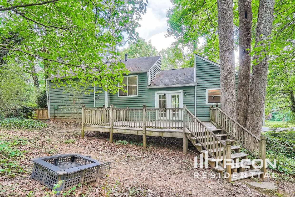 Primary Photo - 1850 Winding Creek Ln SW