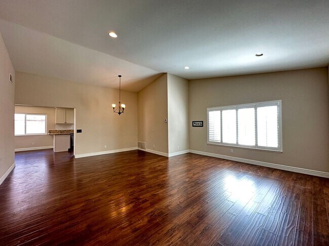 Foto del edificio - 3 BEDROOM HOME FOR LEASING IN WALNUT