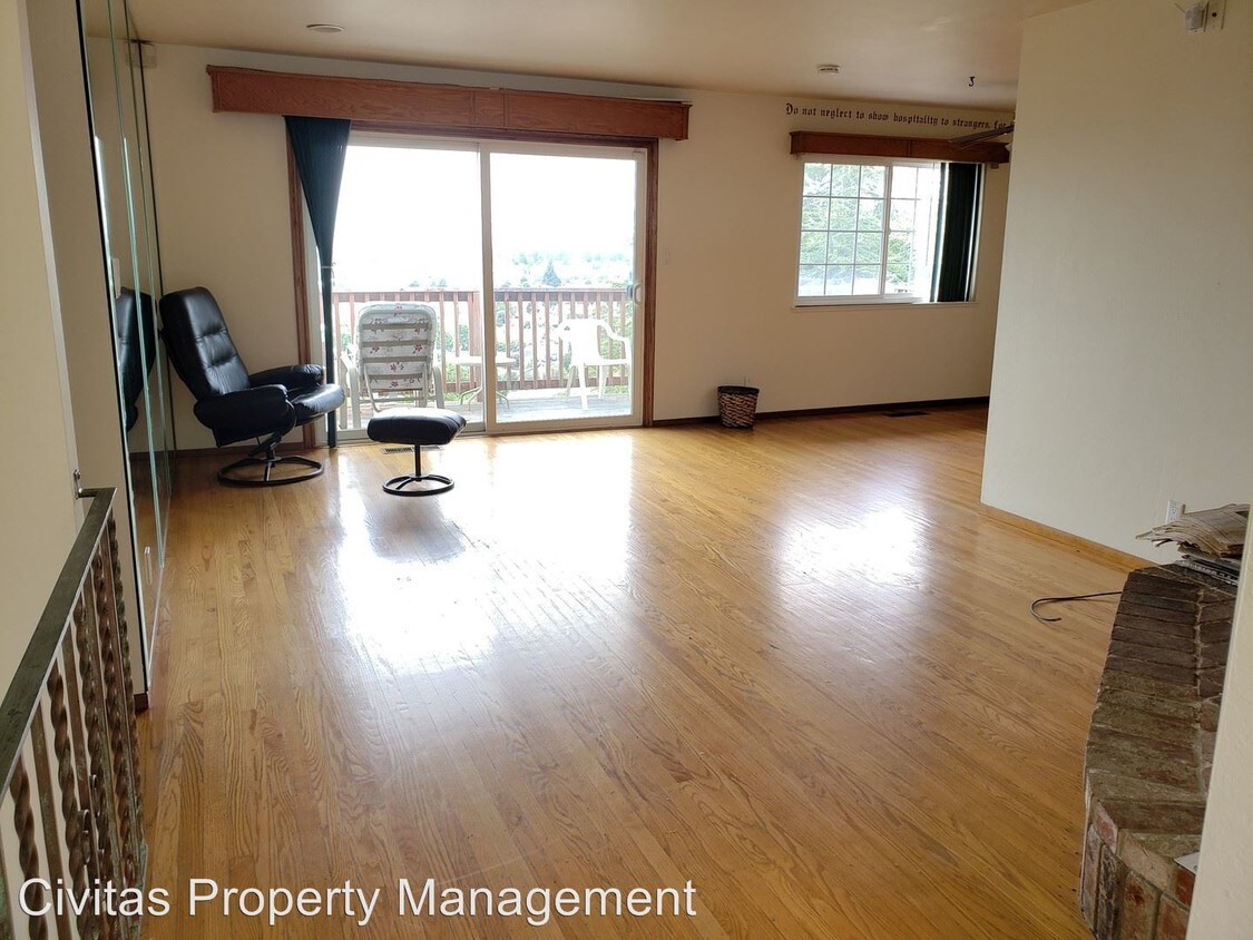 Primary Photo - 5 br, 1.5 bath House - 1933 Placer Dr