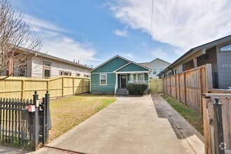 Building Photo - 905 Kern St