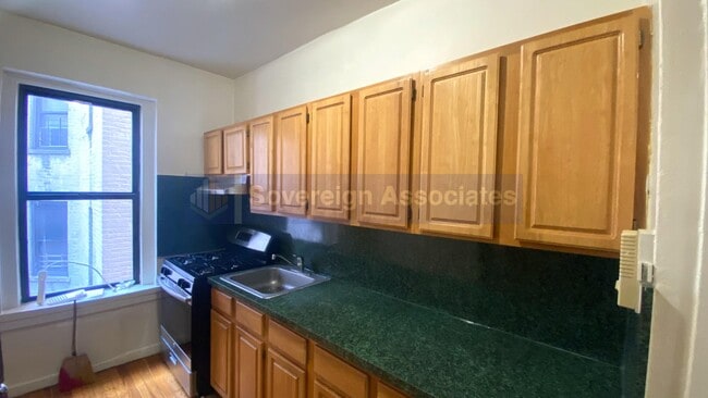 Building Photo - 72 Seaman Avenue
