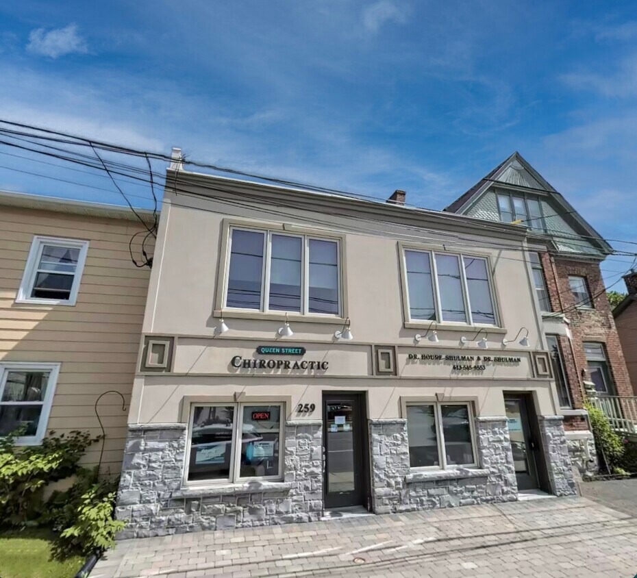 Primary Photo - 1-259 Queen St
