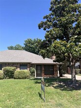 Building Photo - 5628 Westchase Dr