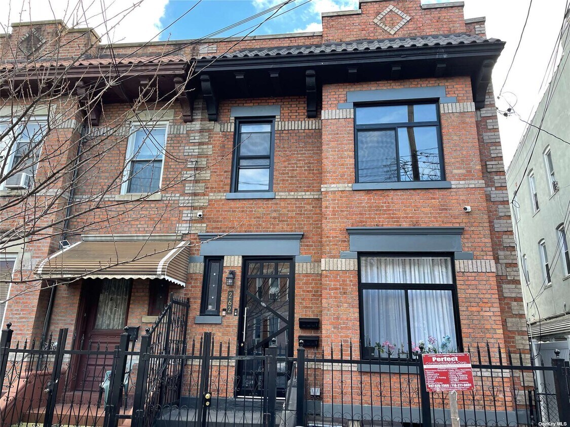 Primary Photo - 262 Ridgewood Ave
