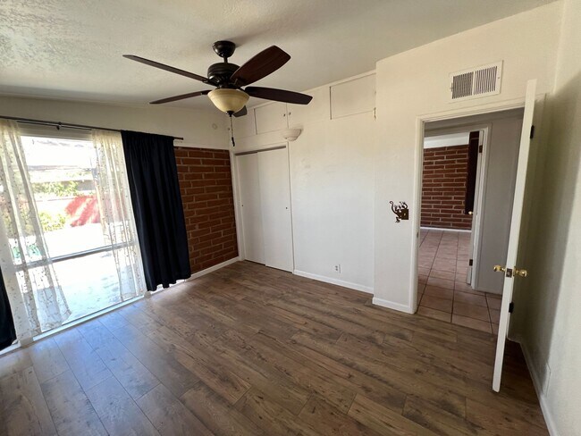 Foto del edificio - Central 3 Bedroom 2 Bath Burnt Adobe Home with Pool