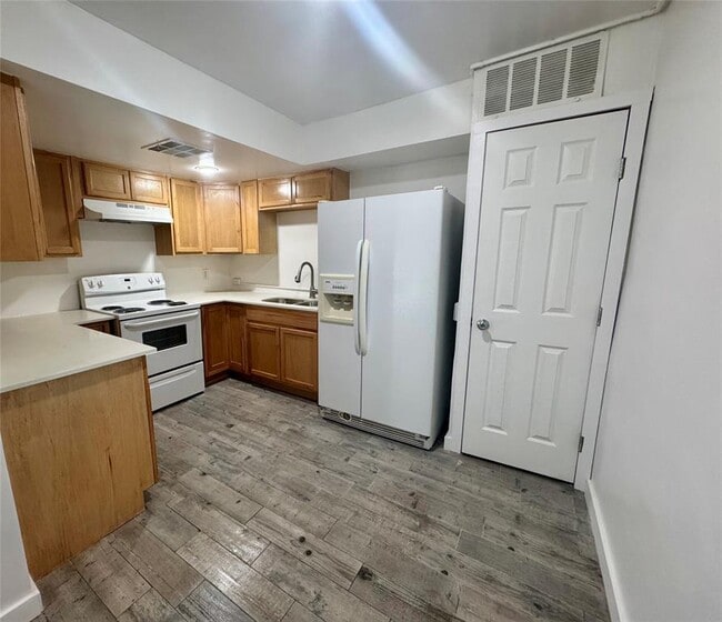 Building Photo - 1841 Wooten Park Dr