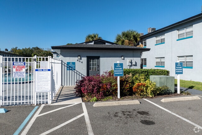 Leasing Office - The Element at 464