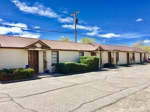 Foto principal - 695 S Ash St