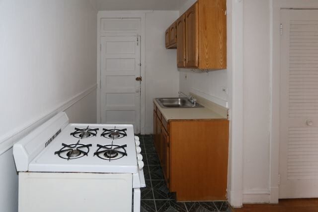 Building Photo - 3267 W Wrightwood Ave