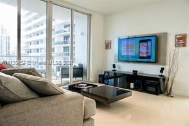 Foto del edificio - 601 NE 36th St
