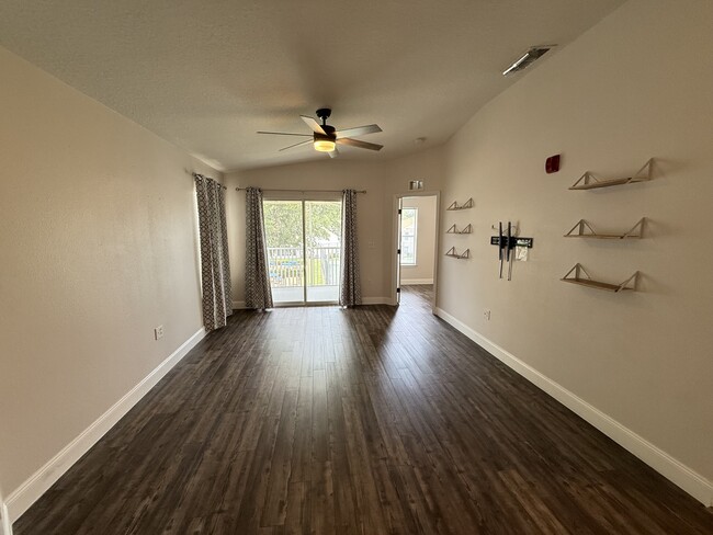 Building Photo - Grand Palms 8844-B
