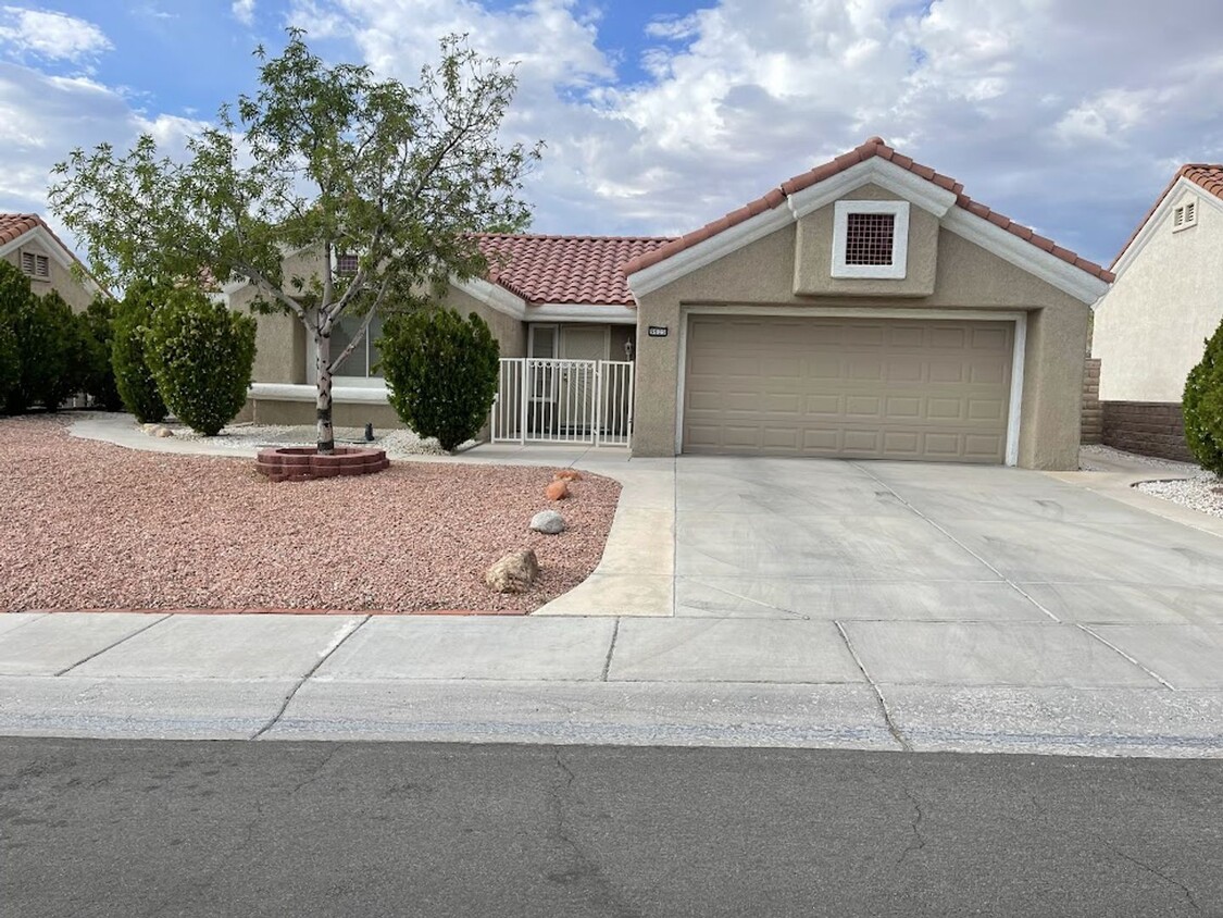 Foto principal - 2 Bedroom located in Sun City Summerlin 55+