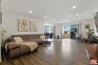 Building Photo - 5400 Lindley Ave